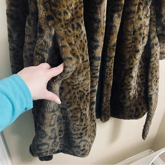 Rebecca Minkoff NWT Leopard Vegan Faux Fur Wrap Belted Coat With Hood Size Large - Picture 5 of 12
